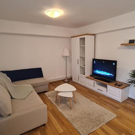 Vs Central Apartment โอโตเปนี ภายนอก รูปภาพ