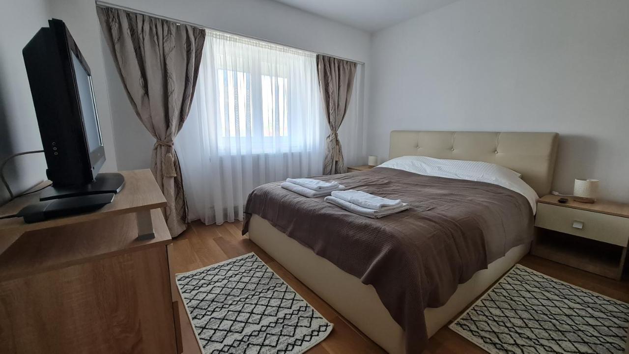 Vs Central Apartment โอโตเปนี ภายนอก รูปภาพ