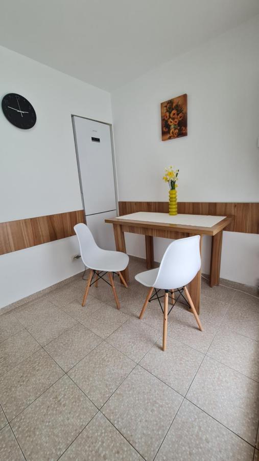 Vs Central Apartment โอโตเปนี ภายนอก รูปภาพ