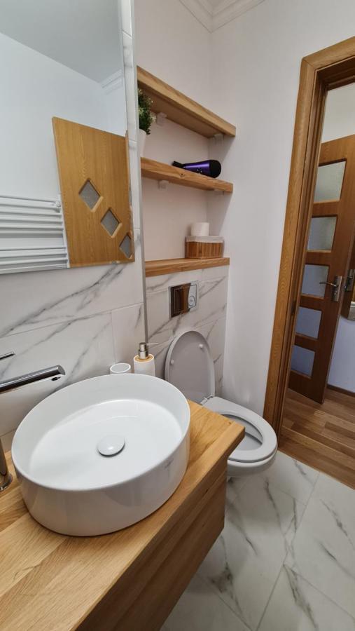 Vs Central Apartment โอโตเปนี ภายนอก รูปภาพ