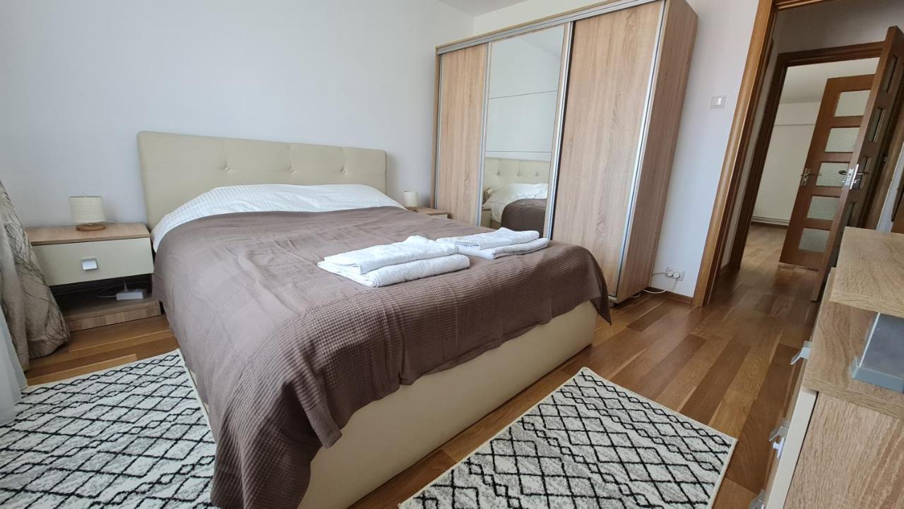 Vs Central Apartment โอโตเปนี ภายนอก รูปภาพ