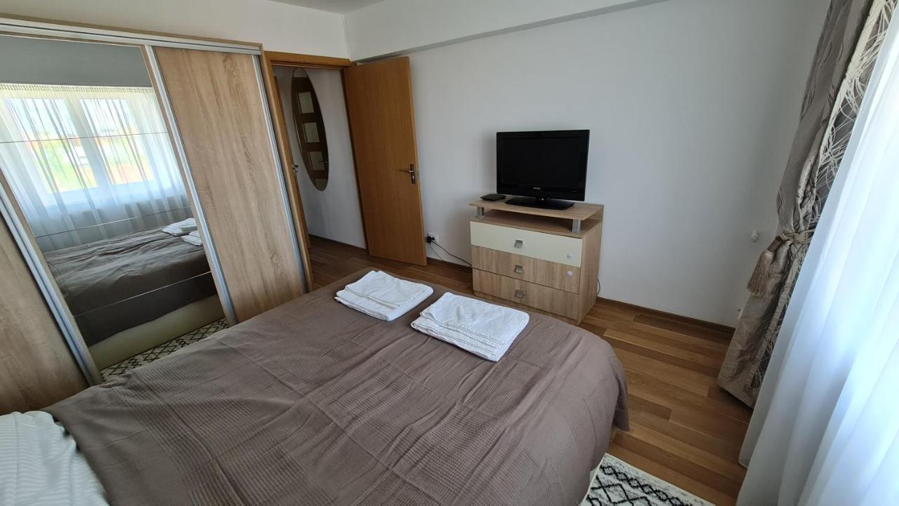 Vs Central Apartment โอโตเปนี ภายนอก รูปภาพ