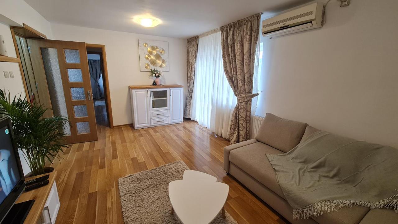 Vs Central Apartment โอโตเปนี ภายนอก รูปภาพ